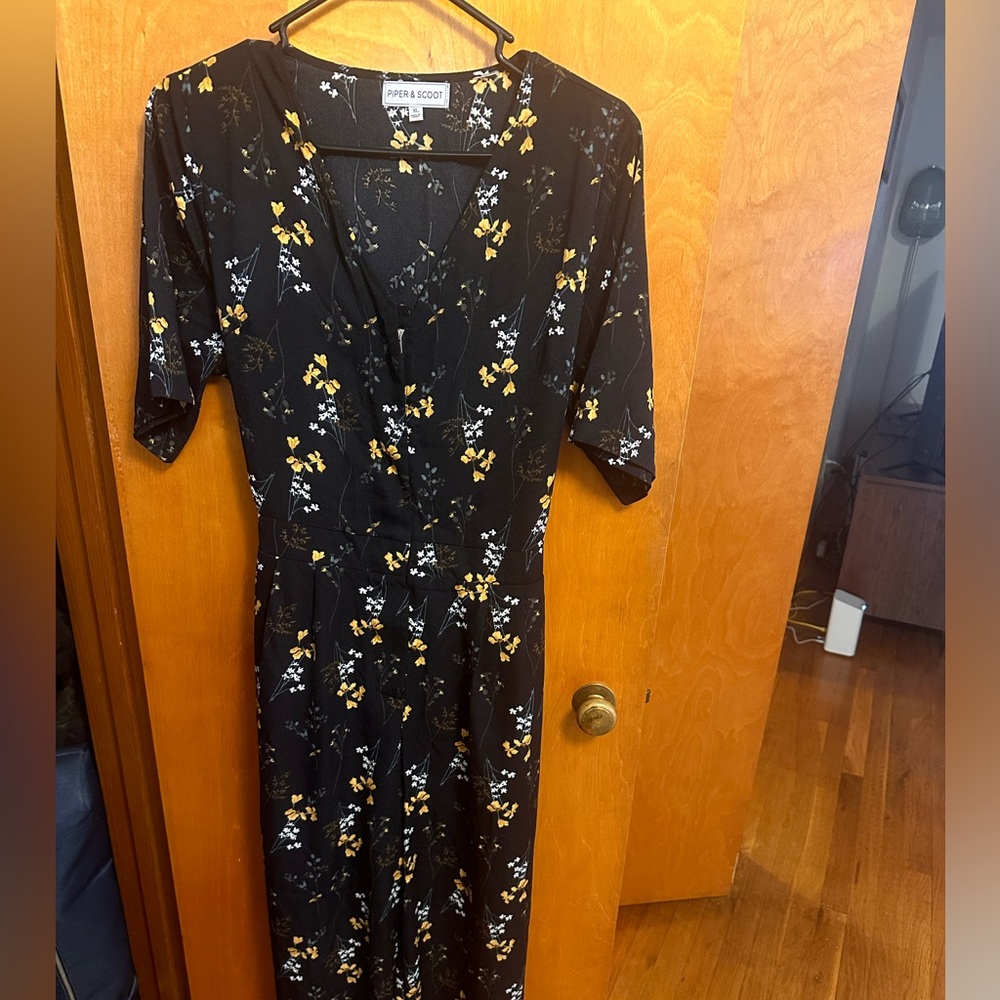 Black floral jumpsuit XL